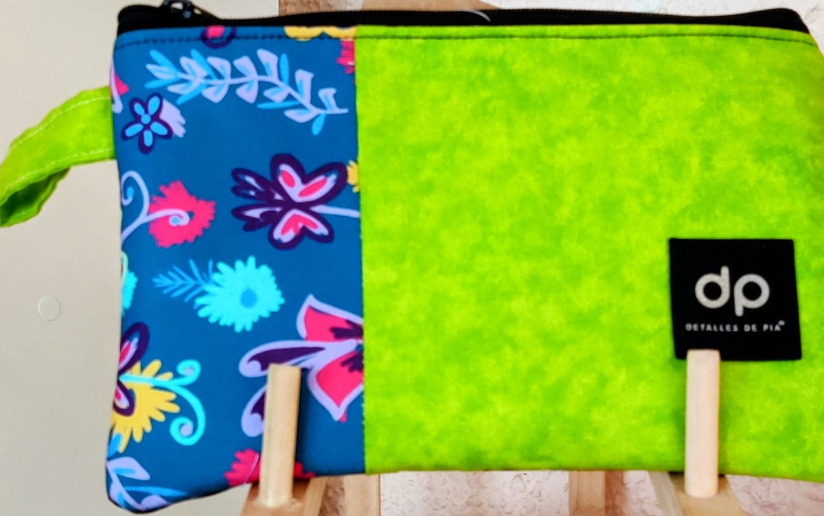 Estuche unisex mezclilla y algodón.