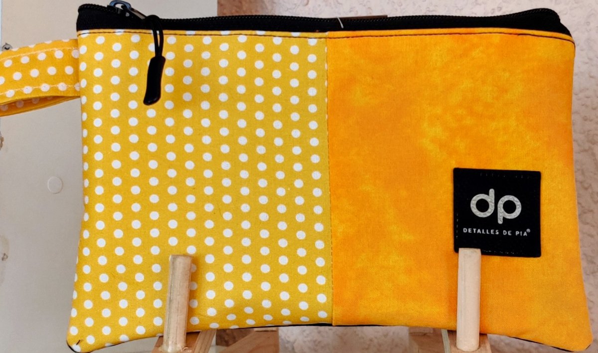 Estuche unisex mezclilla y algodón.